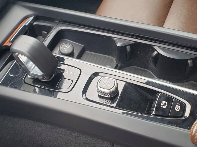 Certified 2023 Volvo XC60 B5 Plus image 23