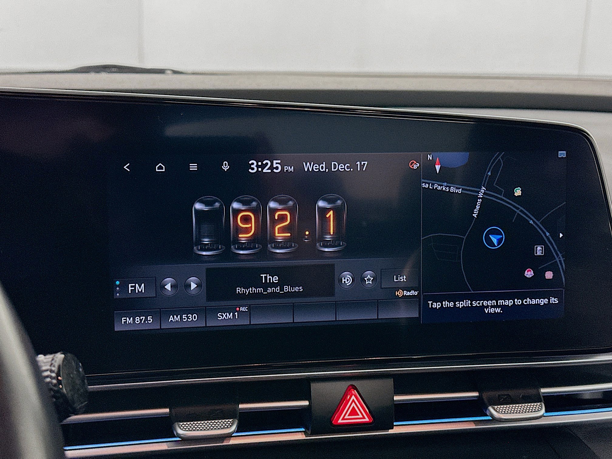 Used 2023 Hyundai Elantra Limited w/ Cargo Package image 21