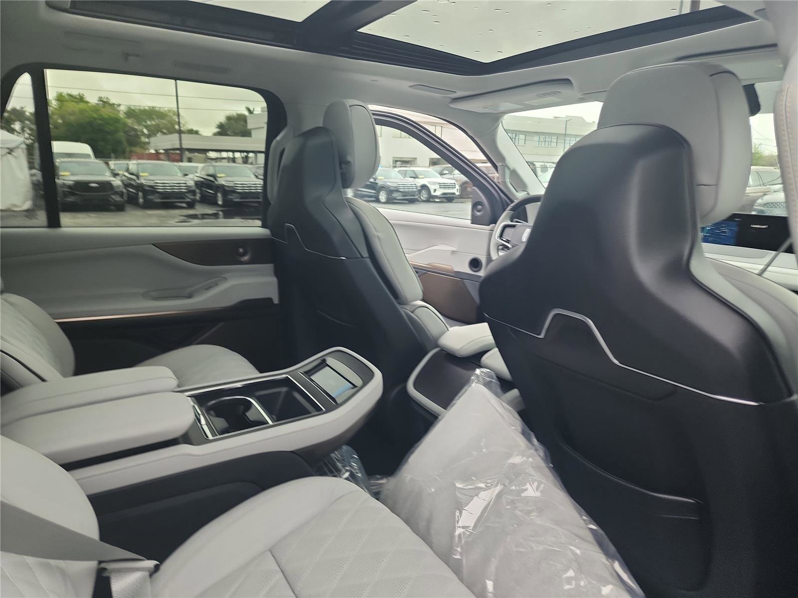 New 2026 Lincoln Navigator L Black Label w/ Black Label Special Edition image 27