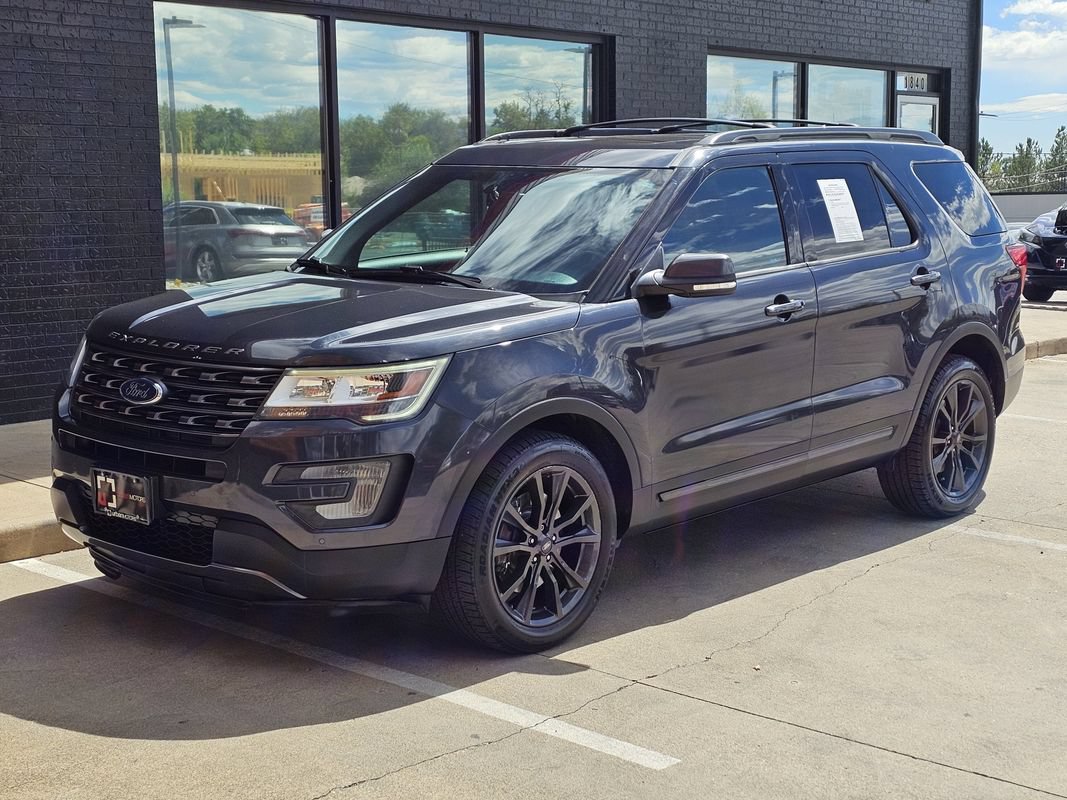 Used 2017 Ford Explorer XLT w/ Equipment Group 202A AWD/4WD image 5