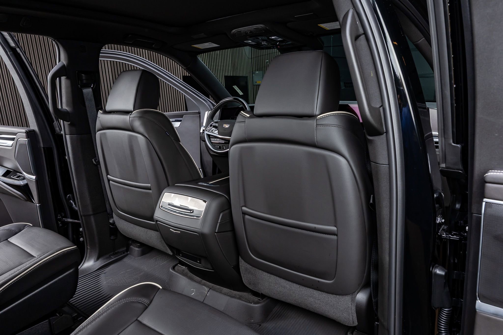Used 2026 Cadillac Escalade ESV Sport w/ LPO, ONYX Package AWD/4WD image 30