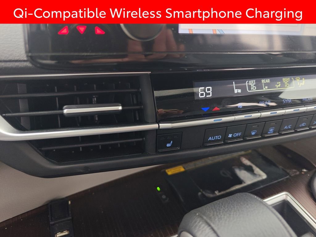 Used 2024 Toyota Sienna XLE w/ XLE Plus Package image 9