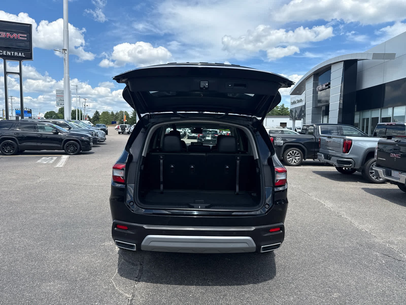 Used 2025 Honda Pilot Touring image 10