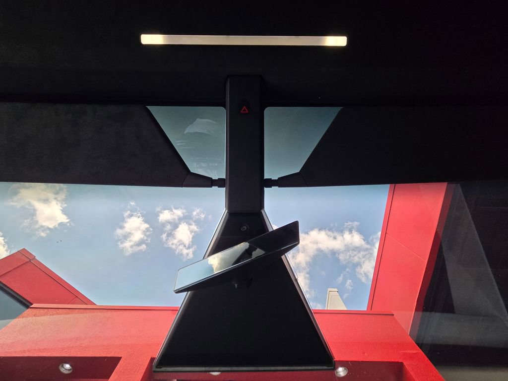 Used 2024 Tesla Cybertruck AWD Crew Cab image 31