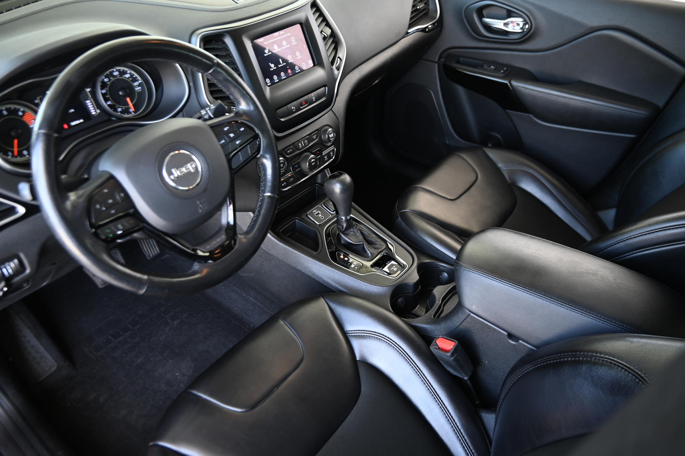 Used 2021 Jeep Cherokee Latitude Plus FWD image 14