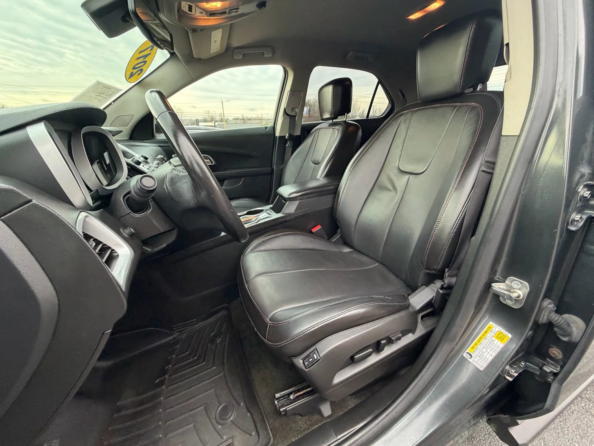 Used 2017 Chevrolet Equinox Premier w/ Enhanced Convenience Package image 19