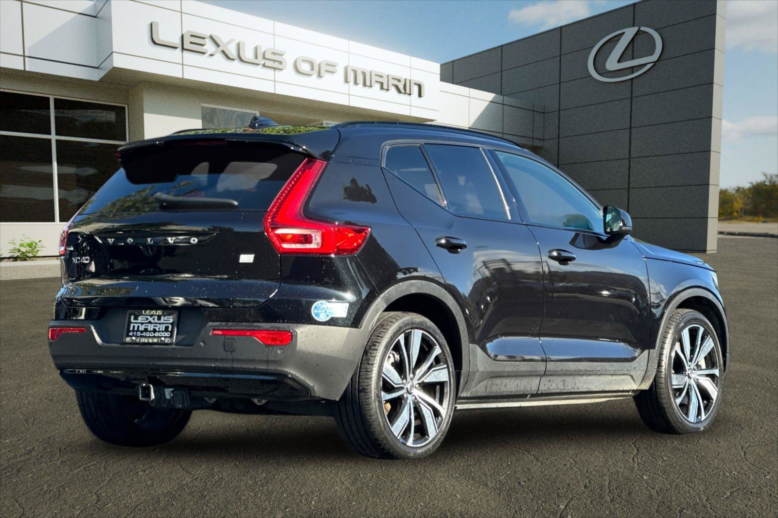 Used 2021 Volvo XC40 P8 Recharge w/ Advanced Package AWD/4WD image 8