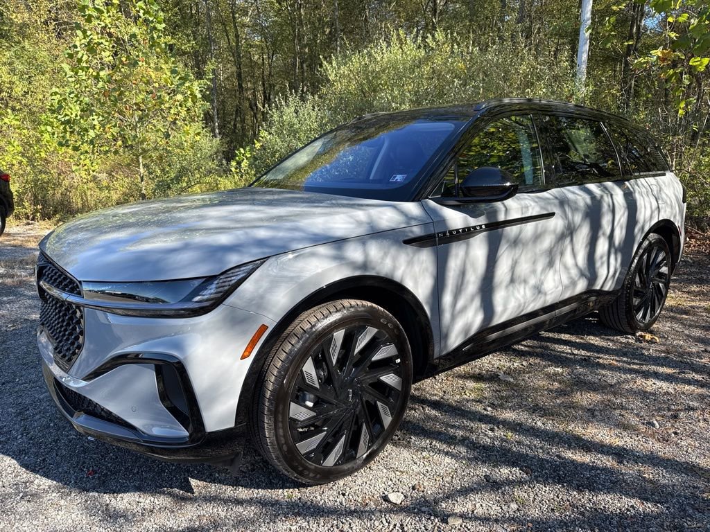 New 2026 Lincoln Nautilus Reserve w/ Jet Appearance Package image 5