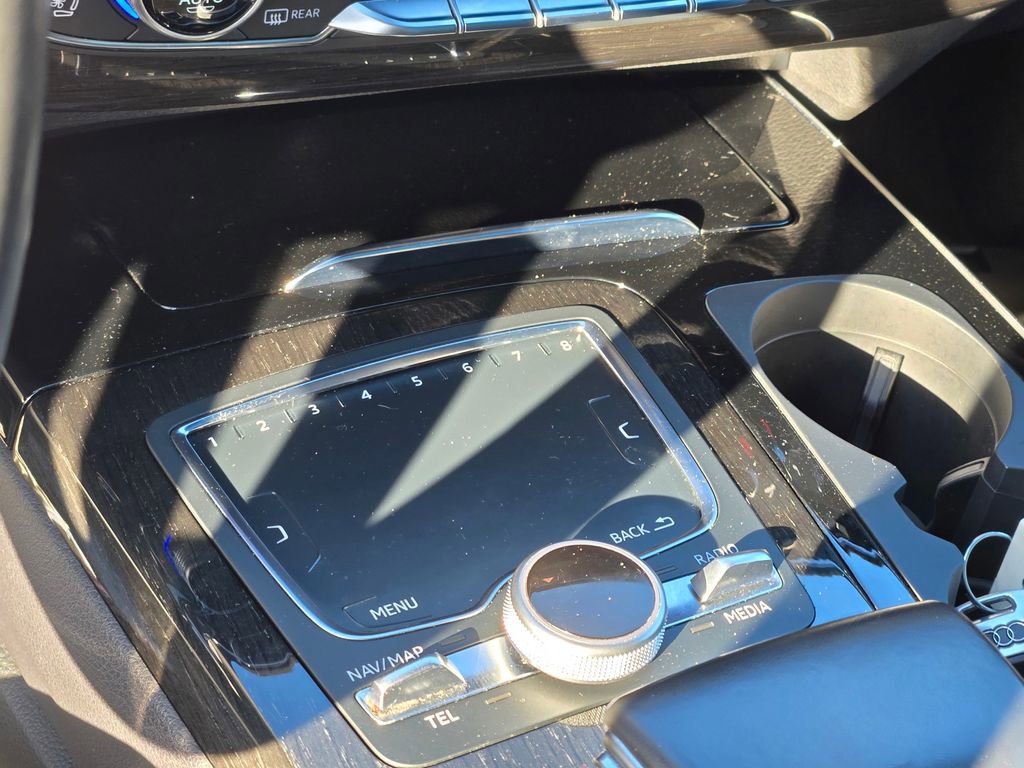 Used 2018 Audi Q7 3.0T Prestige image 38