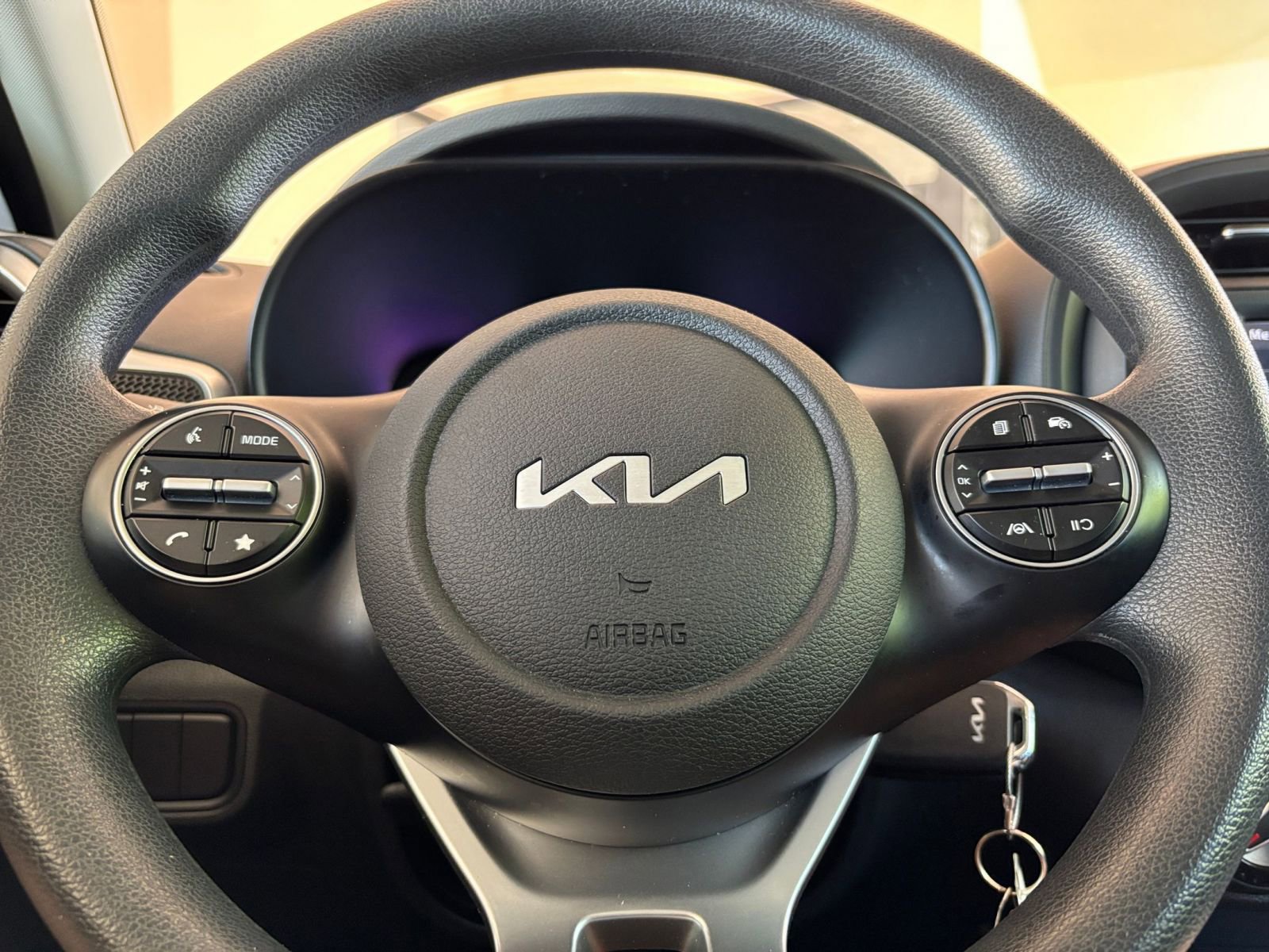 Used 2025 Kia Soul LX w/ LX Technology Package FWD image 25
