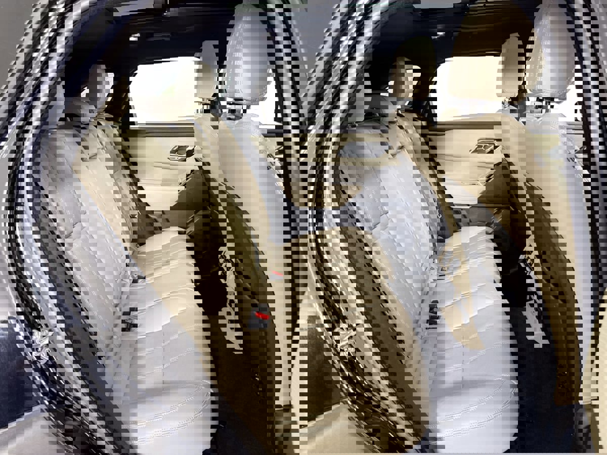 Used 2019 Land Rover Range Rover Velar S image 34