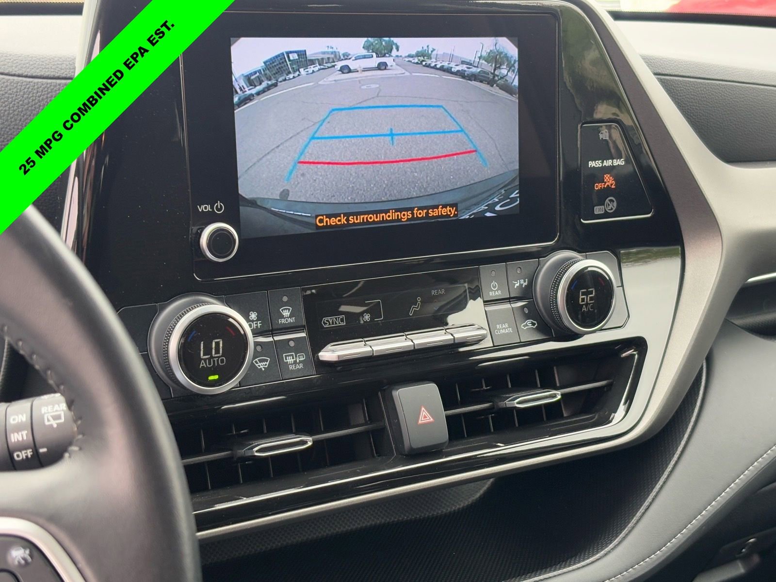 Used 2024 Toyota Highlander LE image 23