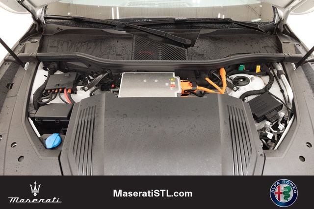 Used 2024 Audi Q8 e-tron Premium Plus image 3