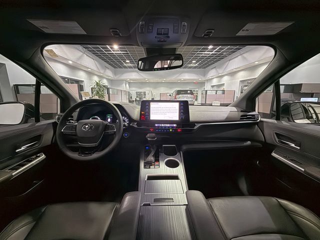Used 2022 Toyota Sienna XSE image 15