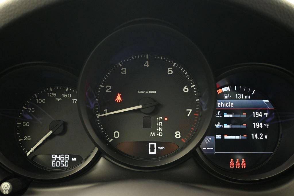 Certified 2025 Porsche Macan AWD/4WD image 24