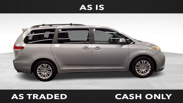 Used 2011 Toyota Sienna XLE w/ XLE Navigation Pkg image 8