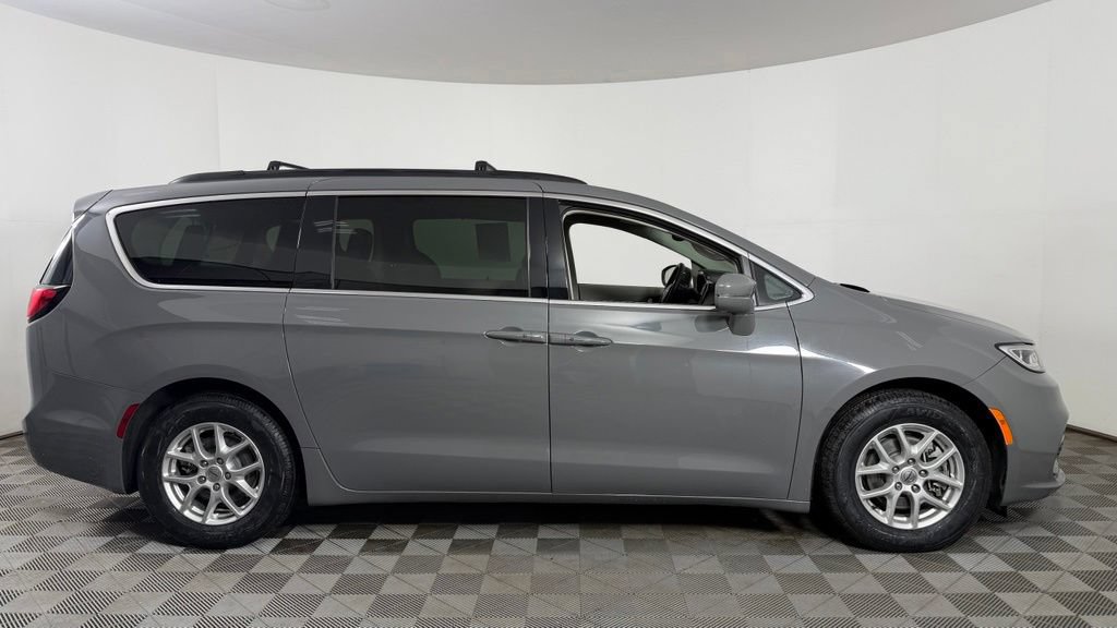 Used 2022 Chrysler Pacifica Touring-L FWD image 9