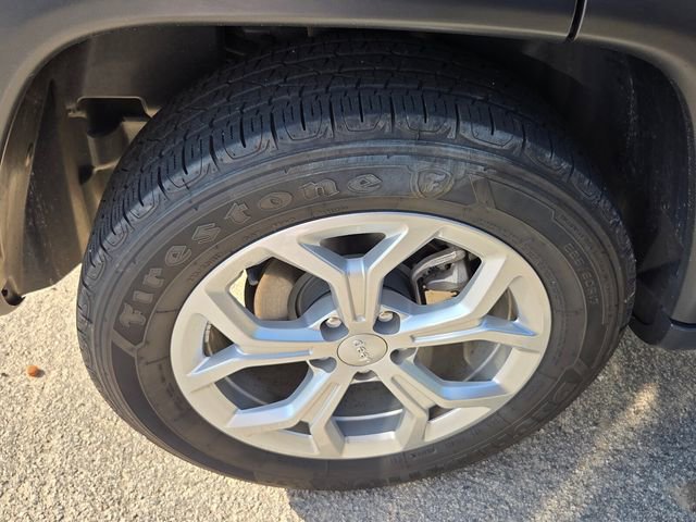 Used 2024 Jeep Compass Latitude image 6