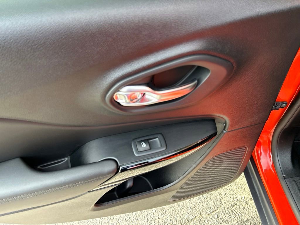 Used 2021 Jeep Cherokee Latitude Plus AWD/4WD image 24