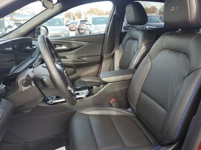 Used 2025 Buick Envista Sport Touring w/ Convenience I Package image 9