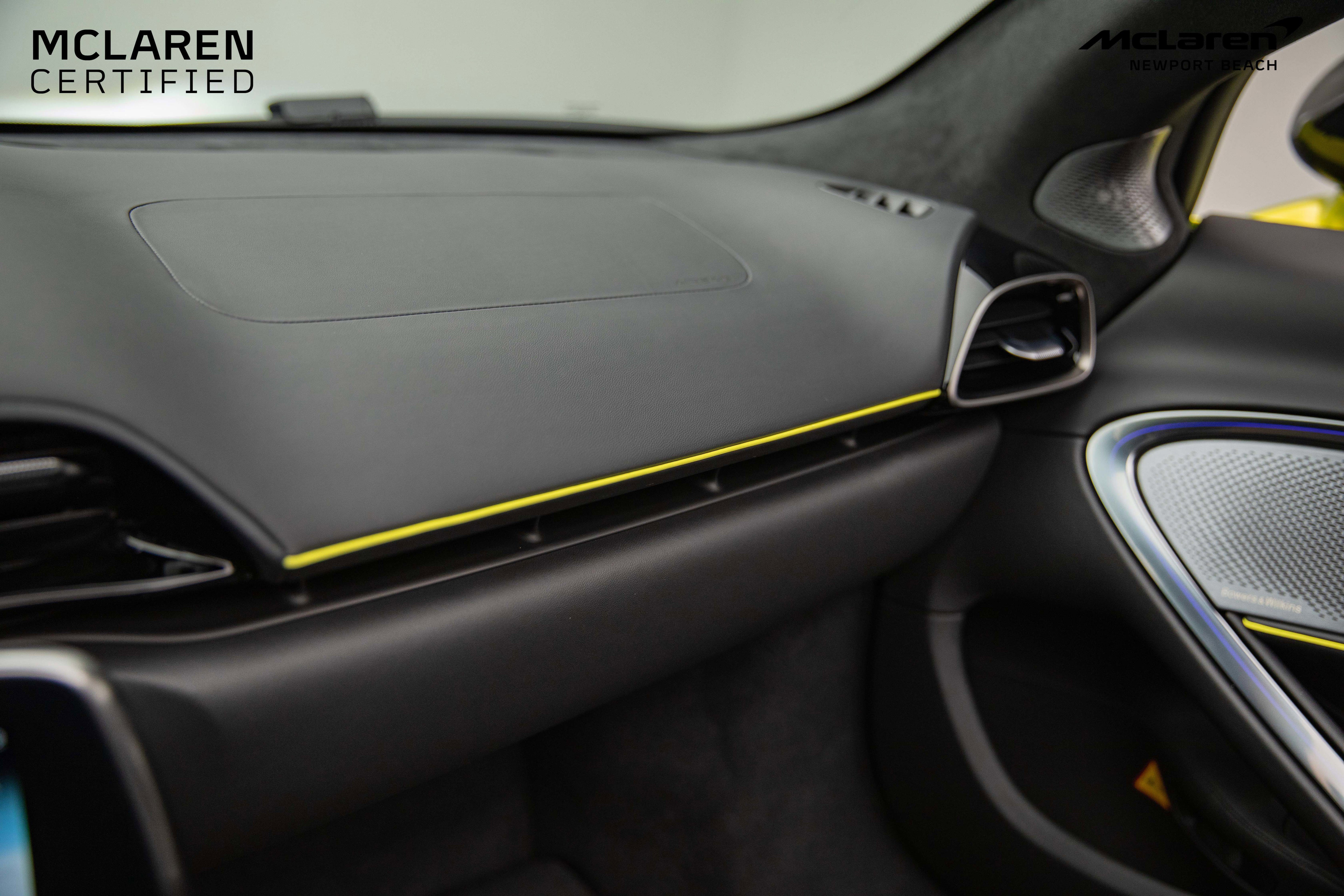 Used 2025 McLaren Artura Spider image 31