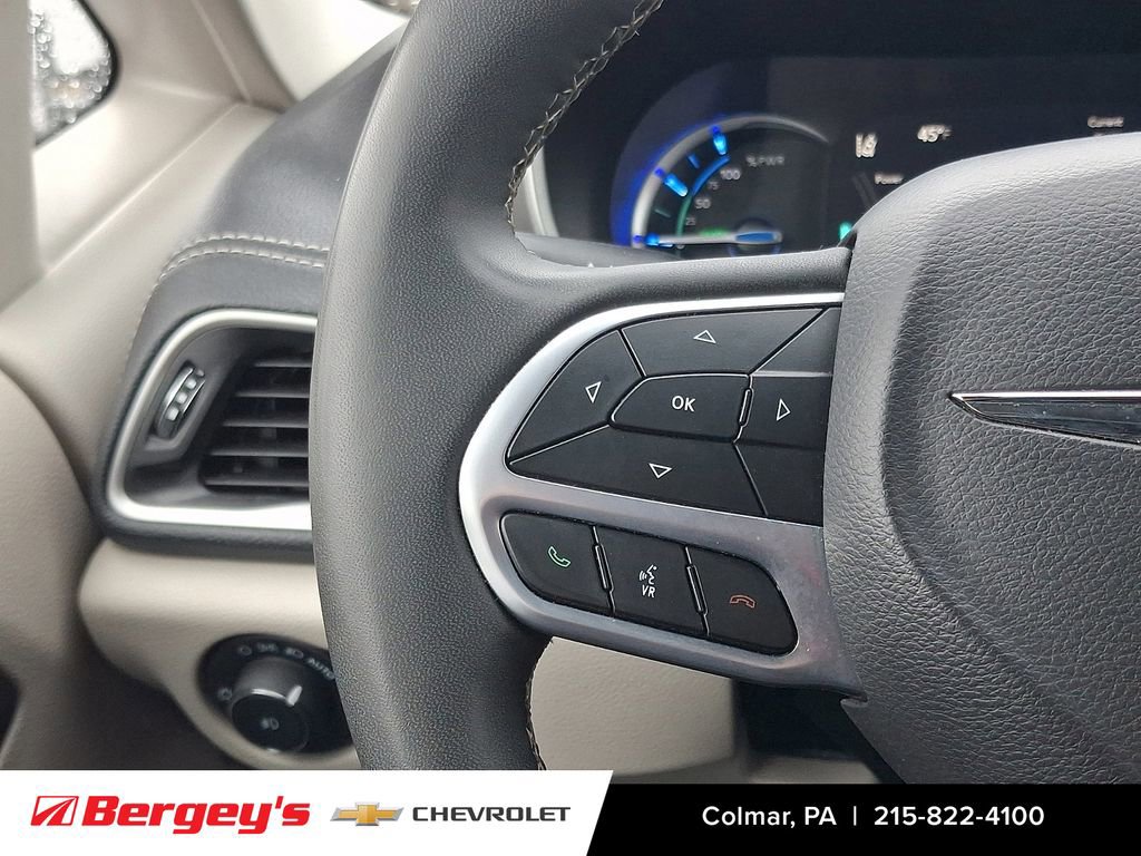 Used 2023 Chrysler Pacifica Touring-L image 24