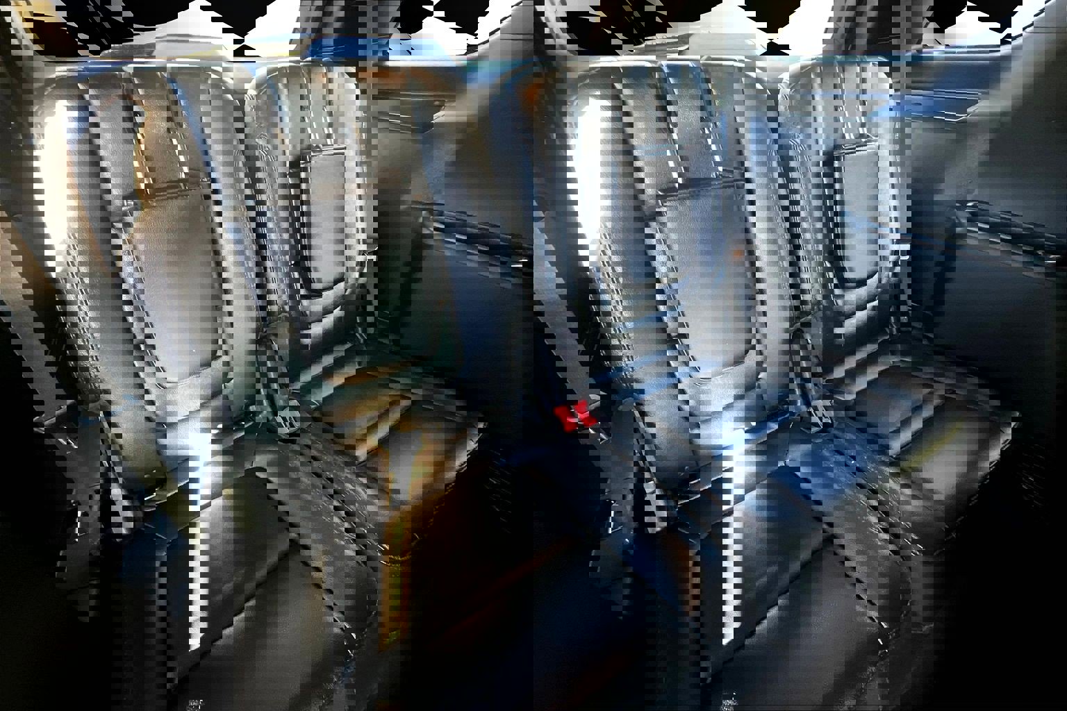 Used 2018 Ford Explorer XLT w/ Equipment Group 202A image 27