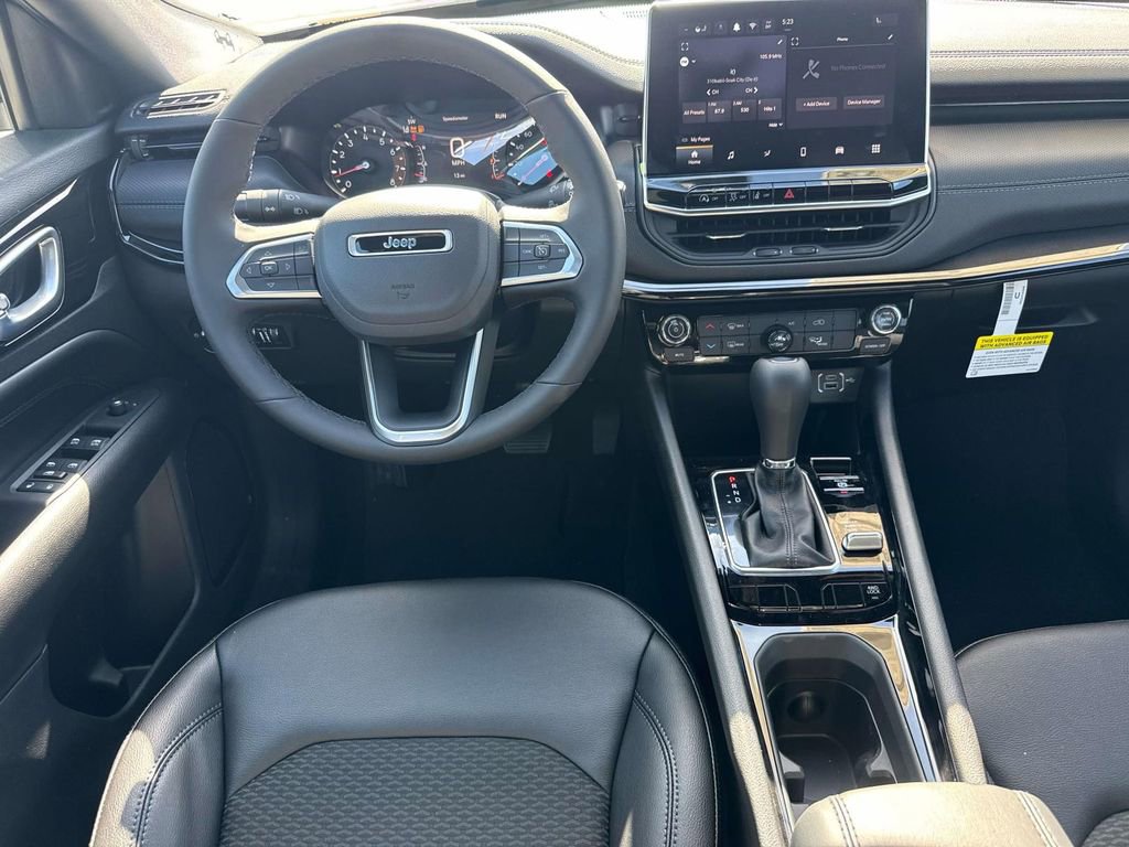 New 2026 Jeep Compass Latitude image 11