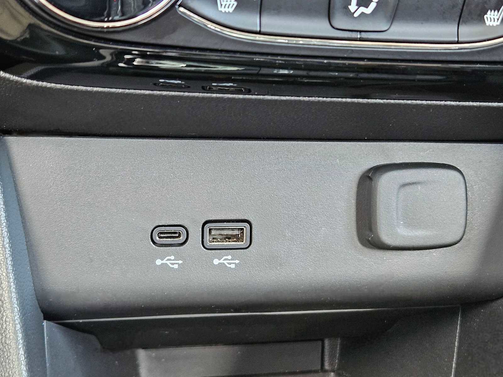 Used 2024 Buick Encore GX Sport Touring w/ Comfort Package image 28