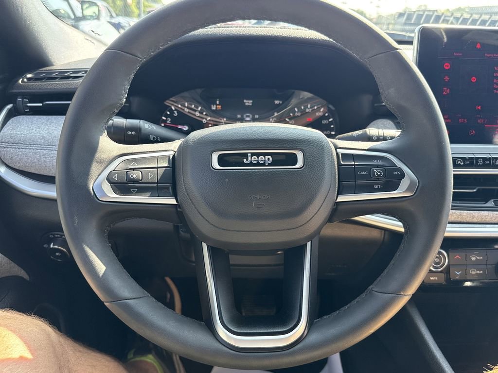 Used 2024 Jeep Compass Latitude image 12