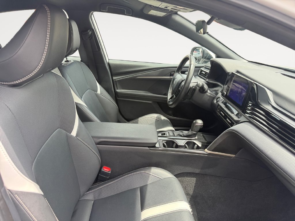 Used 2025 Toyota Camry SE FWD image 15