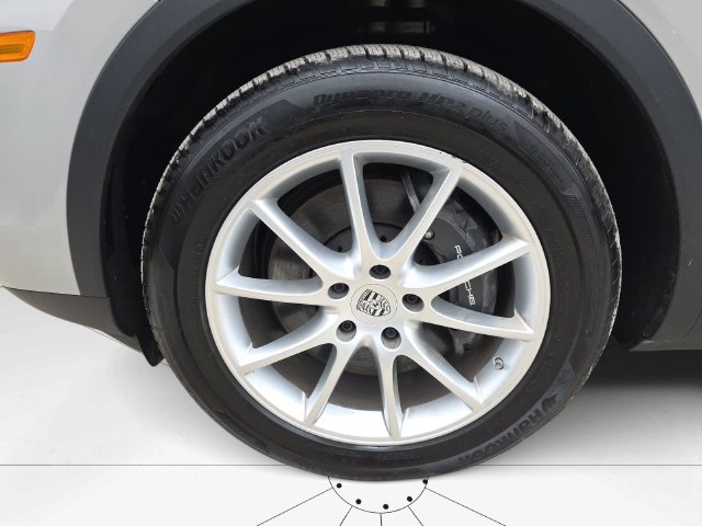 Used 2024 Porsche Cayenne AWD/4WD image 31