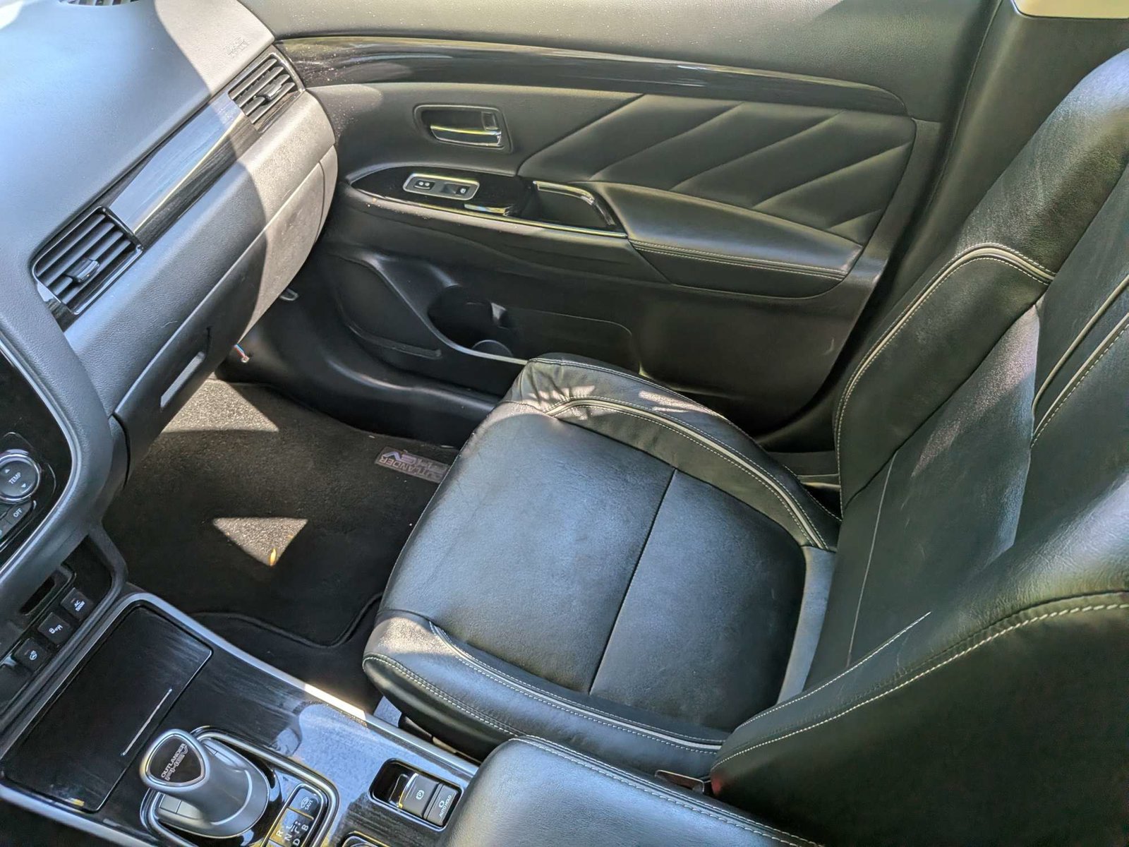 Used 2018 Mitsubishi Outlander GT AWD/4WD image 16