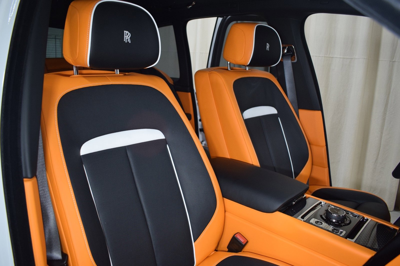 New 2026 Rolls-Royce Cullinan Black Badge image 24