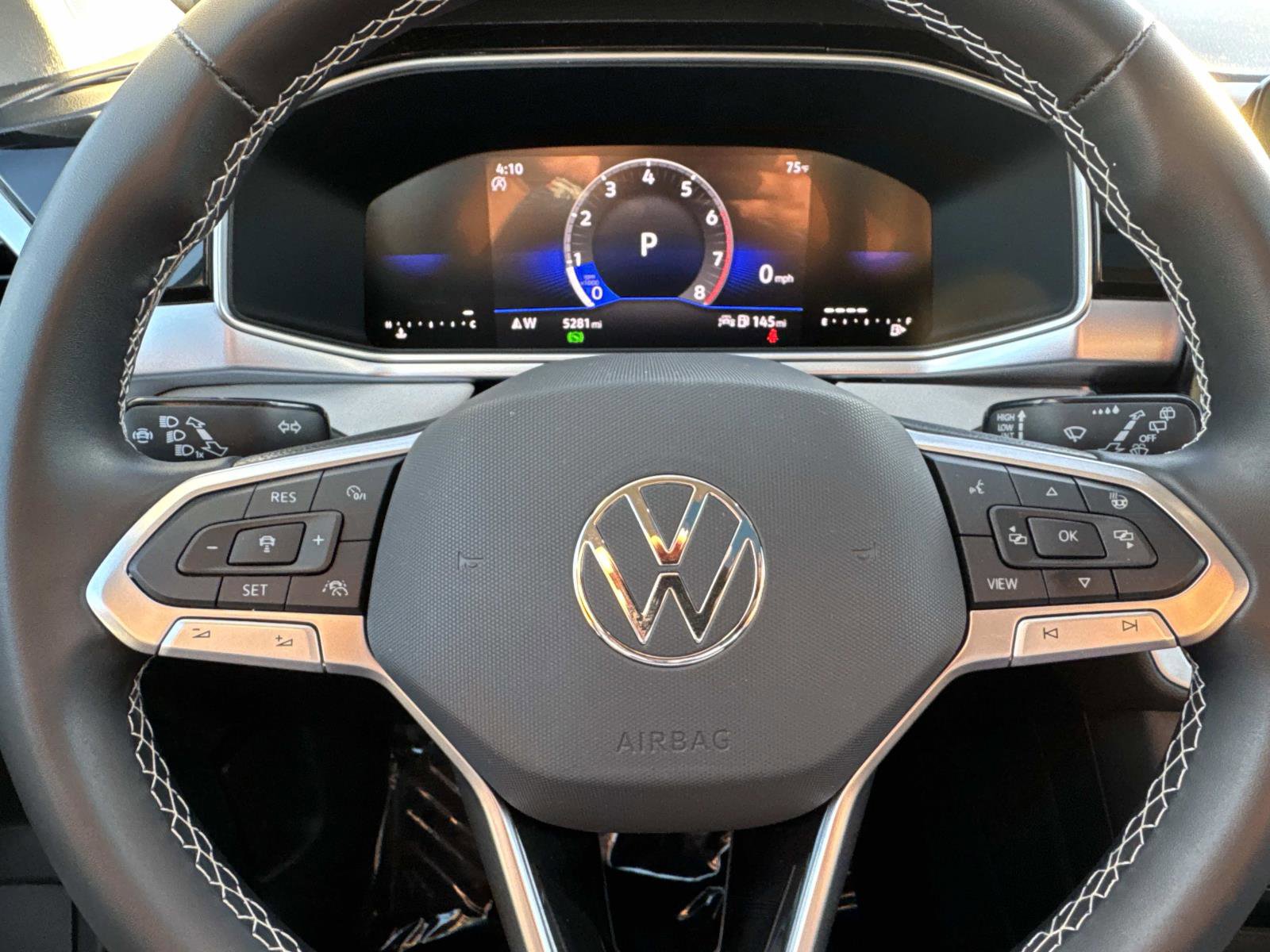 Certified 2025 Volkswagen Taos SE w/ Panoramic Sunroof Package image 17