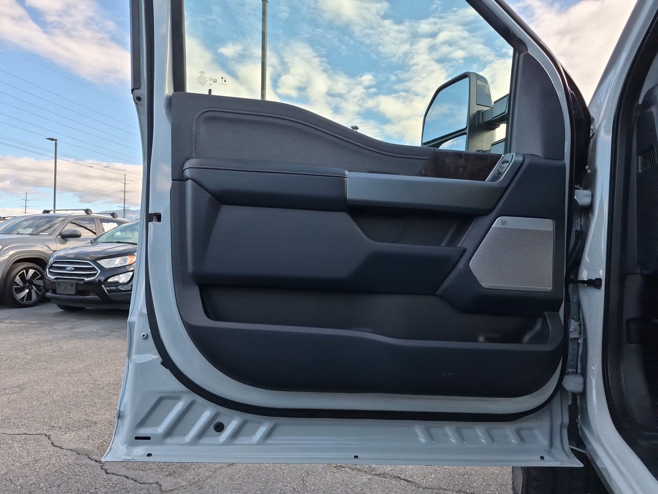 Used 2025 Ford F350 Lariat w/ Black Appearance Package AWD/4WD image 15