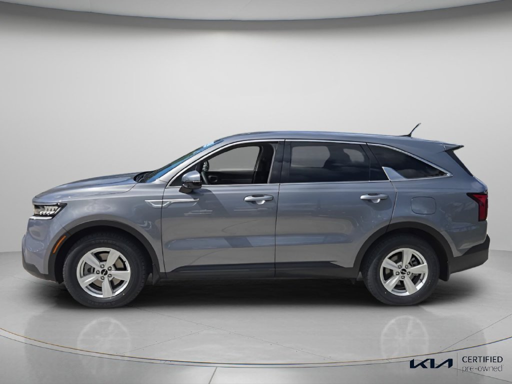 Certified 2023 Kia Sorento LX FWD image 3