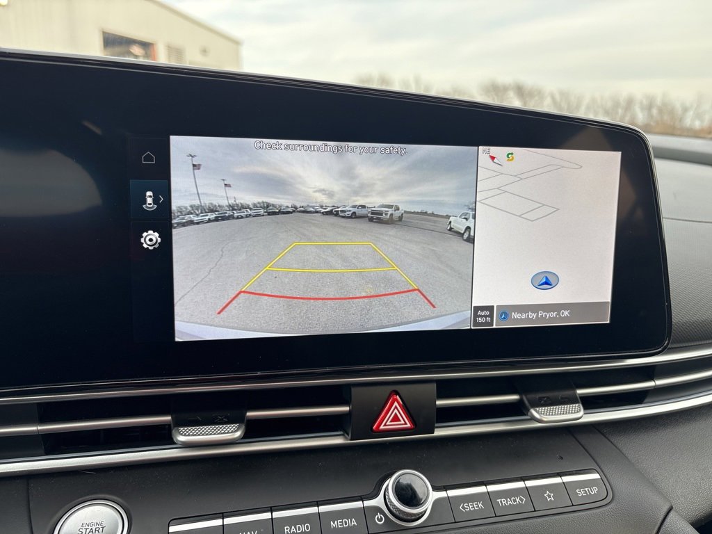 Used 2025 Hyundai Elantra Limited image 21