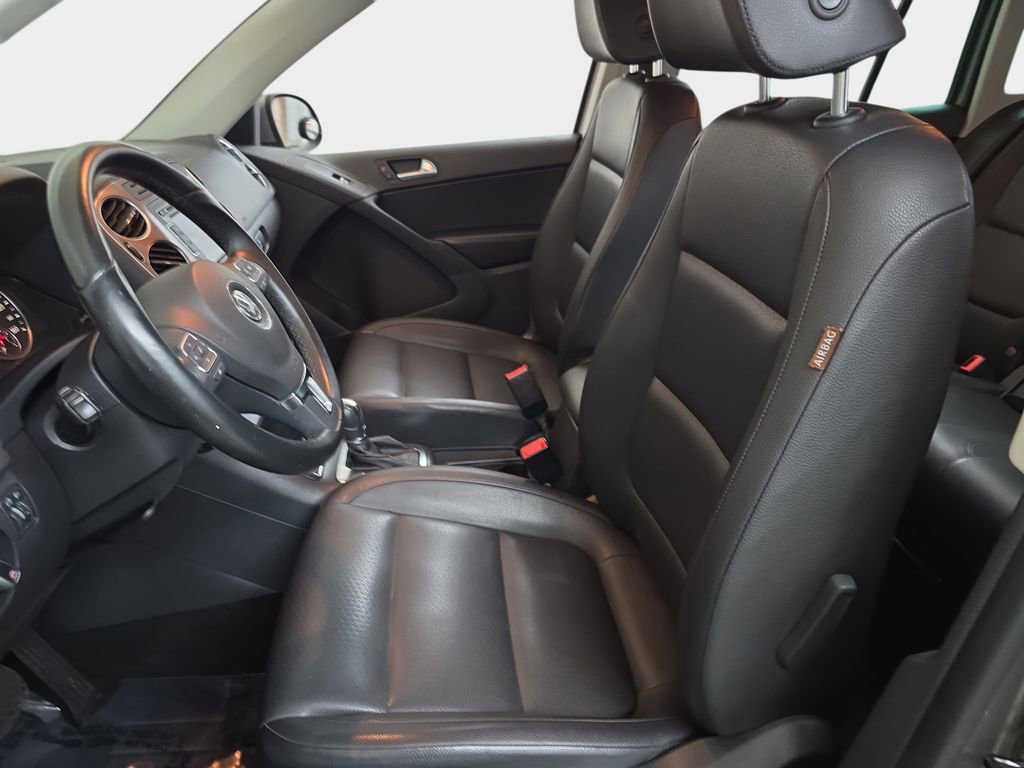 Used 2011 Volkswagen Tiguan SE image 17