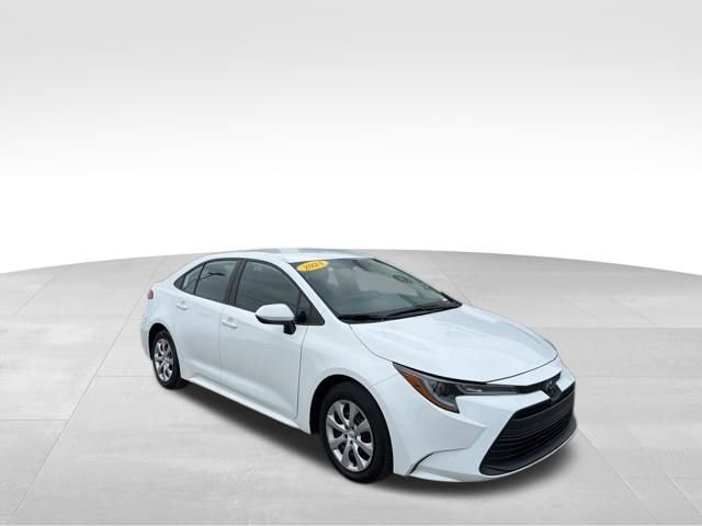 Used 2024 Toyota Corolla LE image 1