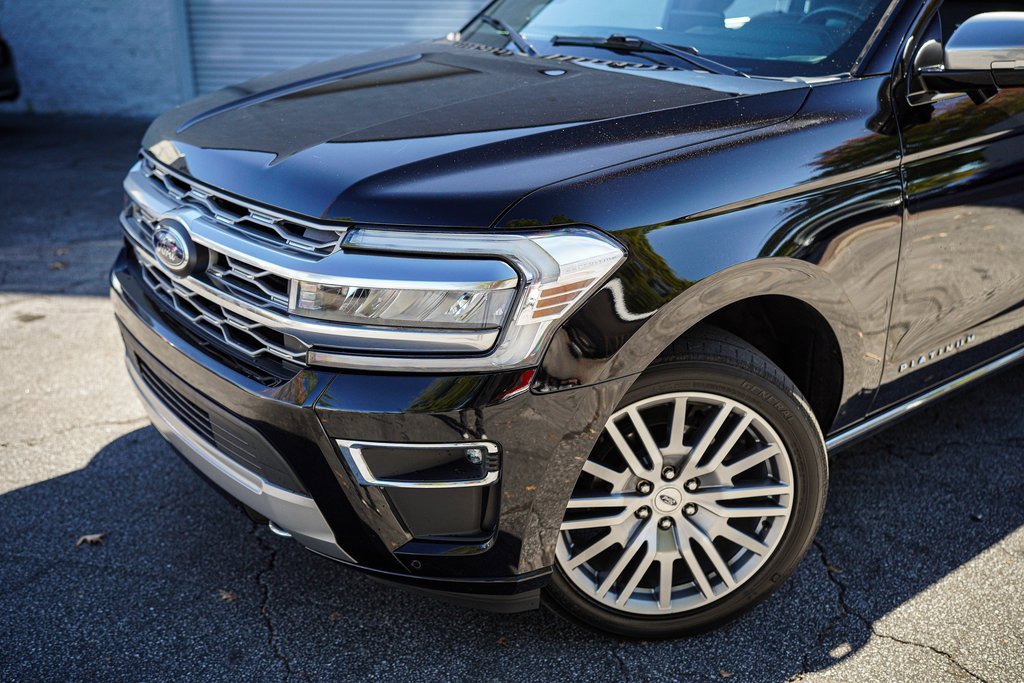 Used 2023 Ford Expedition Platinum image 2