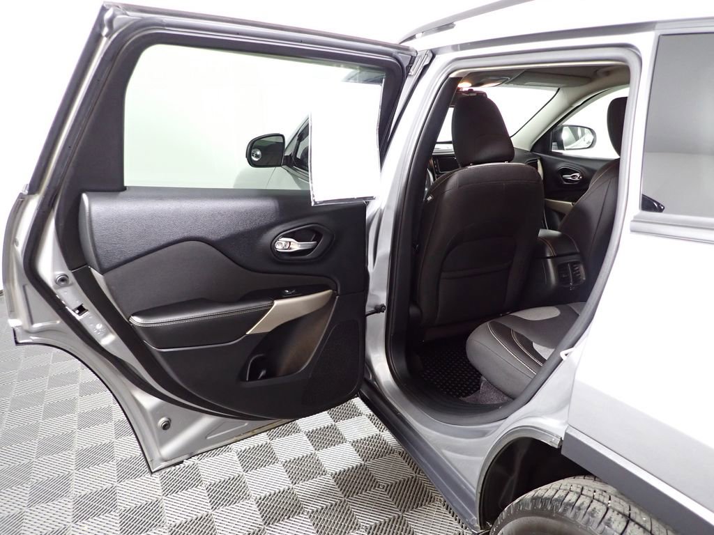 Used 2017 Jeep Cherokee Sport w/ Cold Weather Group image 35