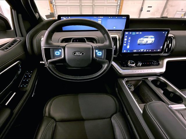 Used 2025 Ford Expedition Max Platinum w/ Stealth Appearance Package AWD/4WD image 5