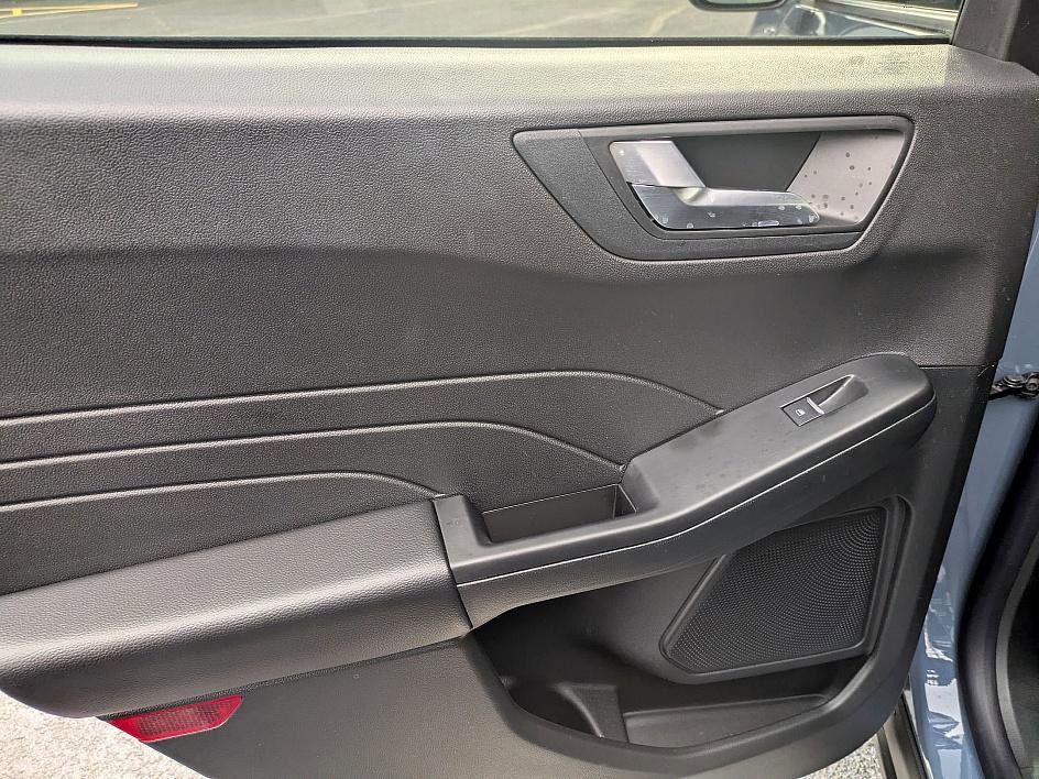 Used 2025 Ford Escape ST-Line image 25