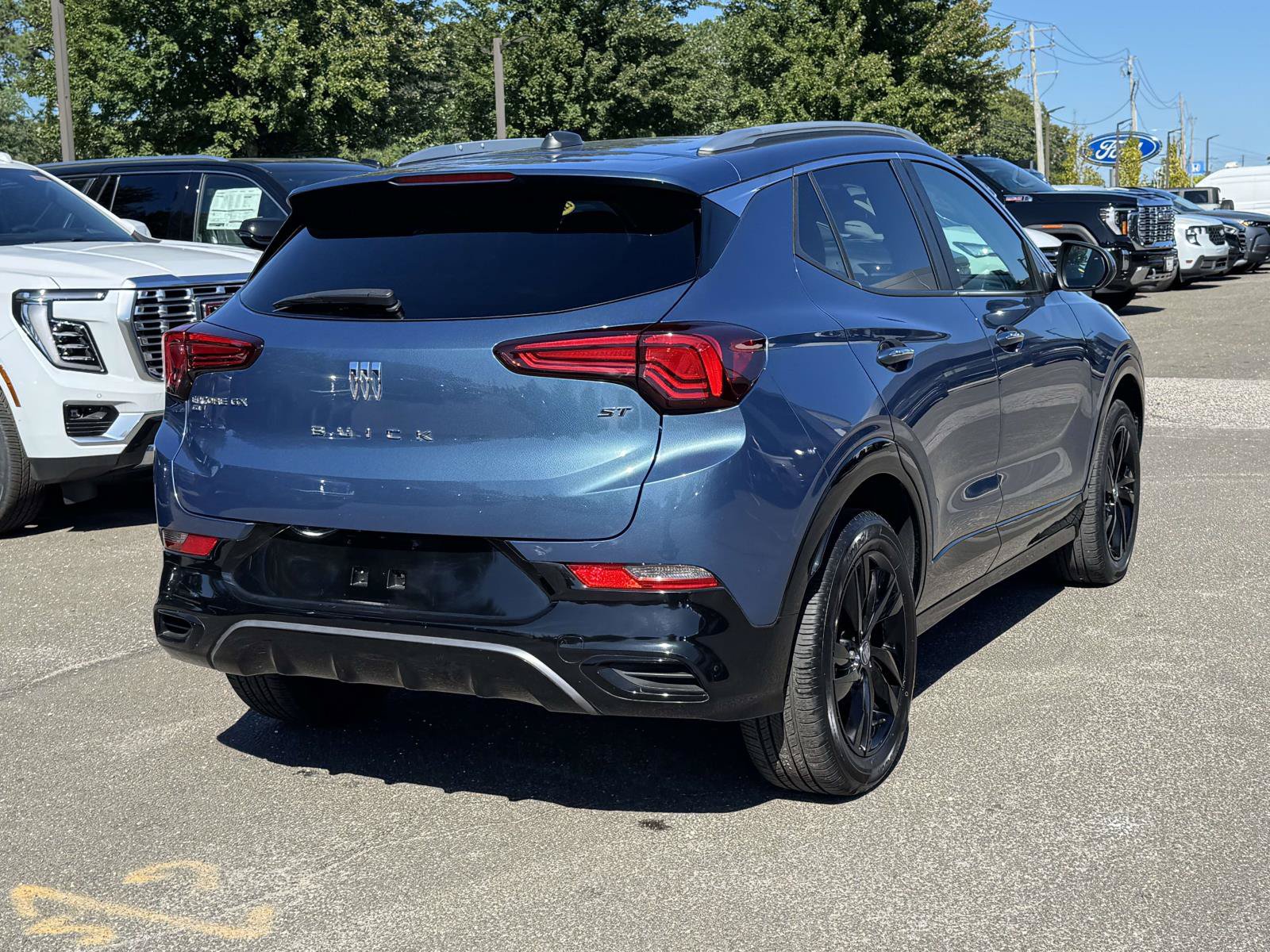 Used 2024 Buick Encore GX Sport Touring AWD/4WD image 3