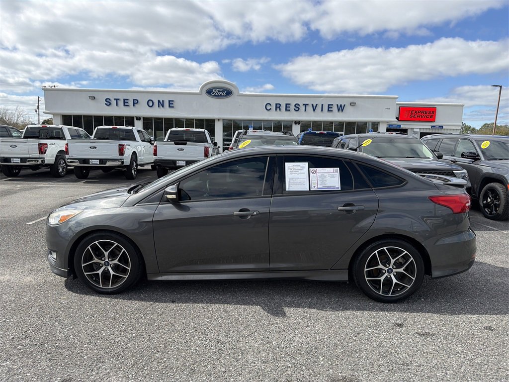 Used 2016 Ford Focus SE w/ SE Sport Package image 8