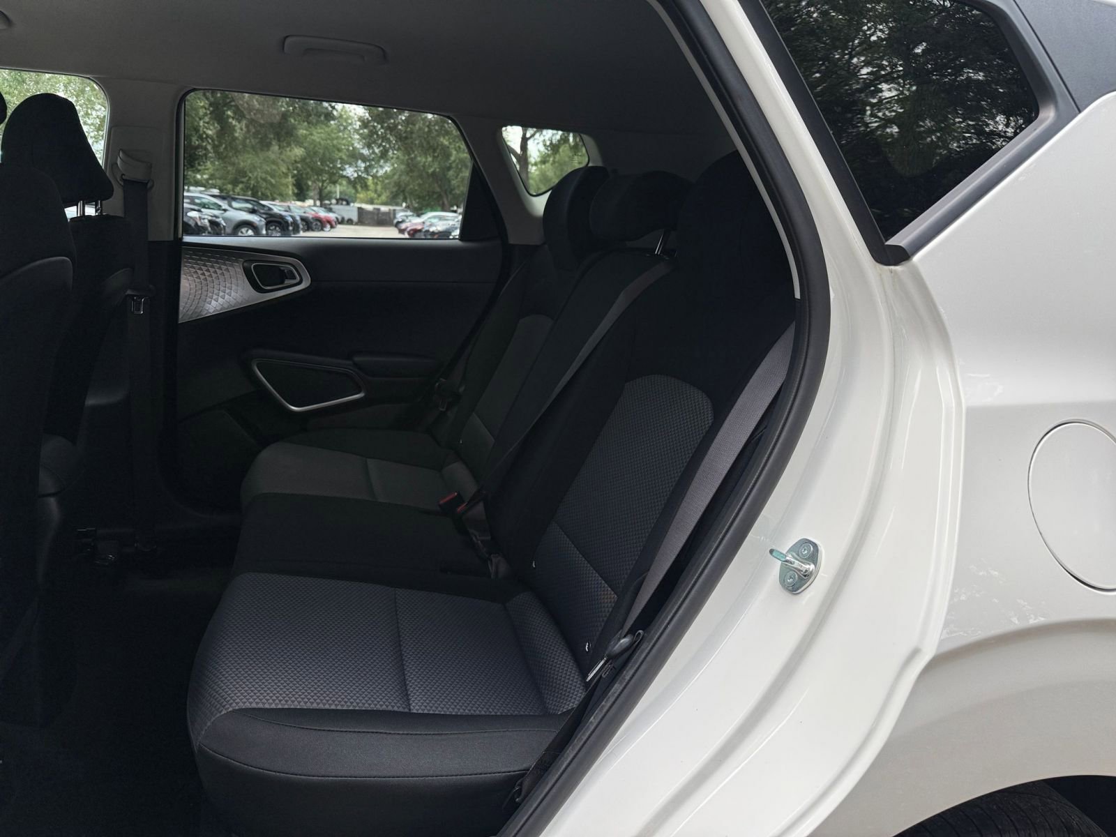 Used 2025 Kia Soul LX w/ LX Technology Package FWD image 36