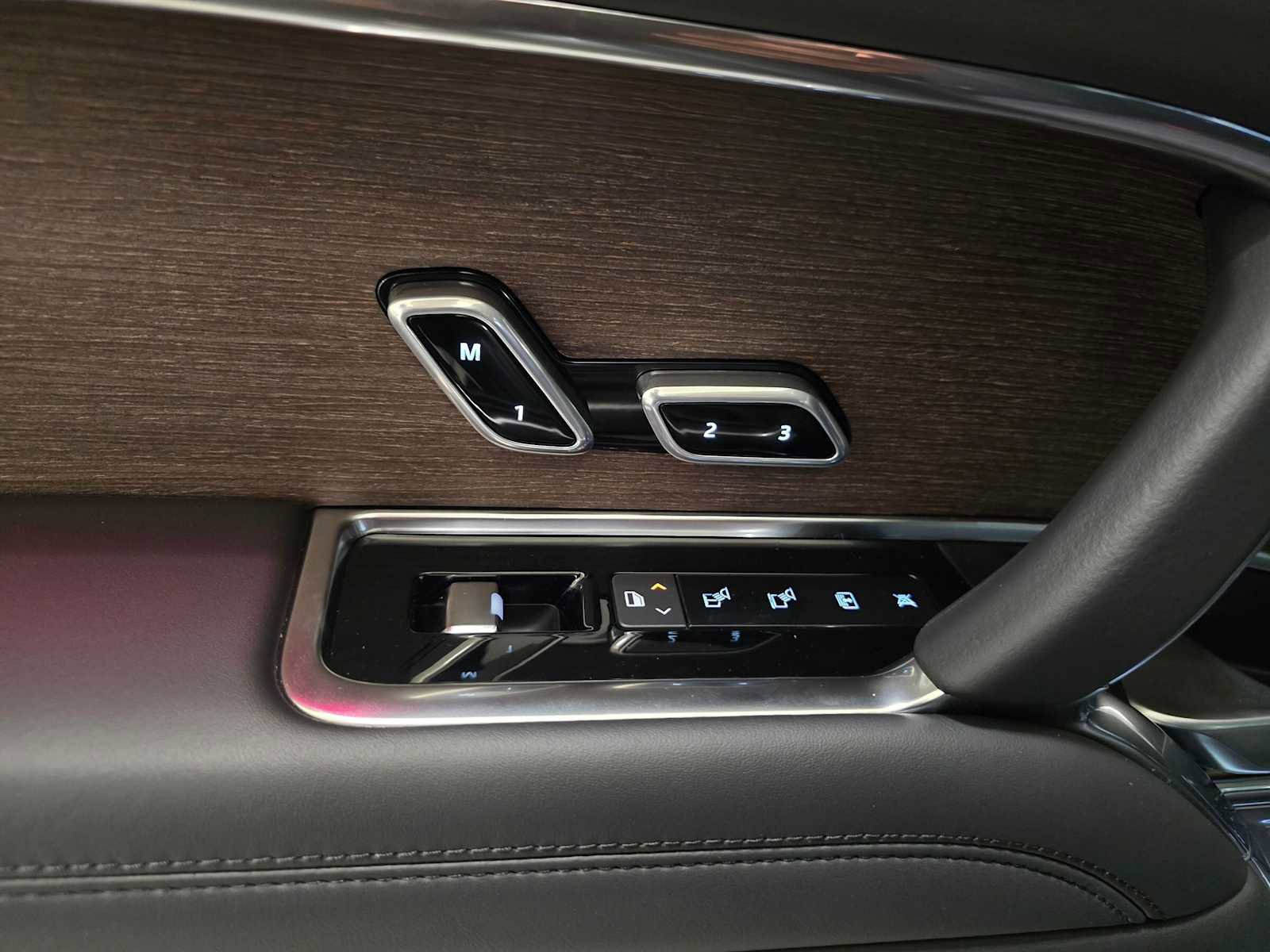 New 2025 Land Rover Range Rover Long Wheelbase SE image 21