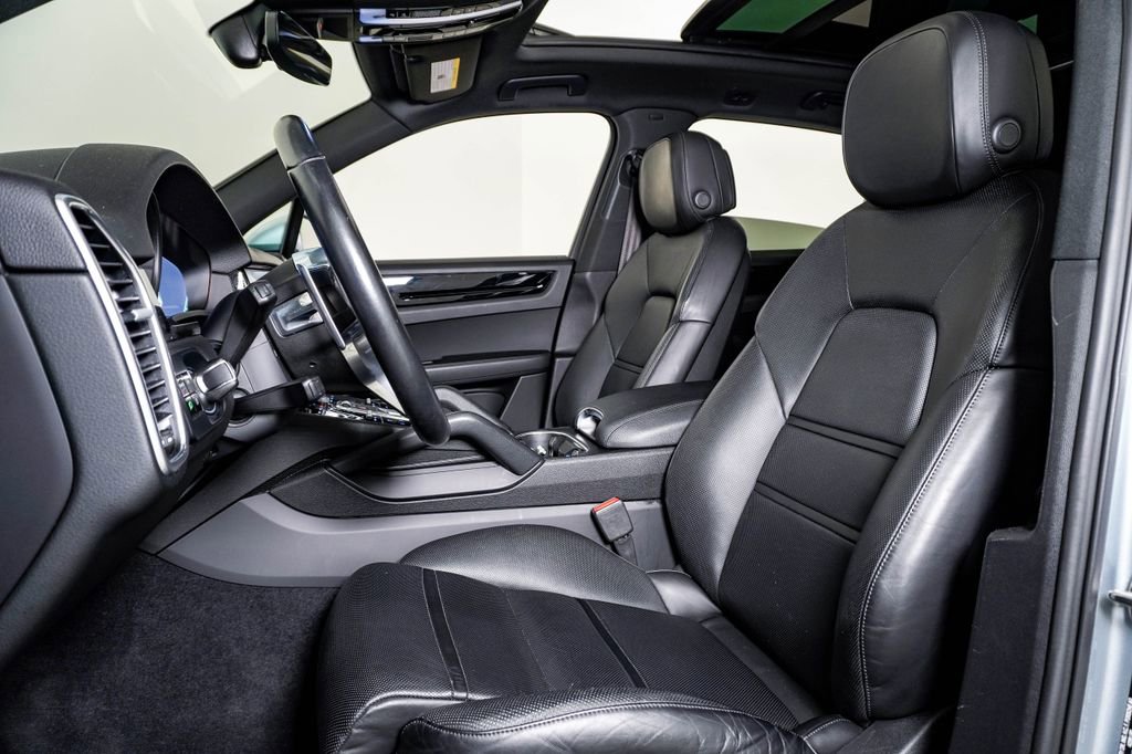 Certified 2020 Porsche Cayenne AWD/4WD image 5