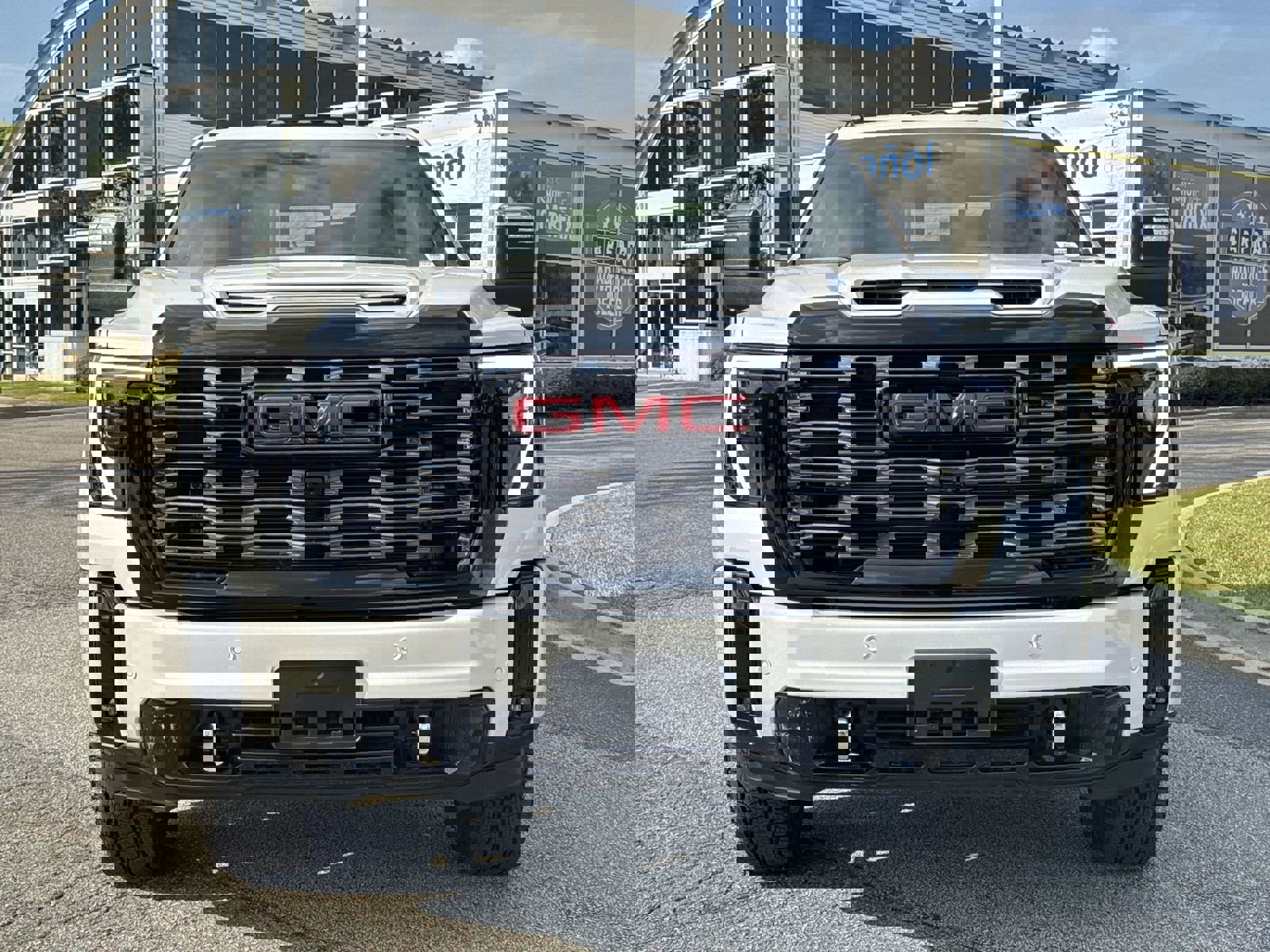 Used 2025 GMC Sierra 2500 Denali Ultimate image 3